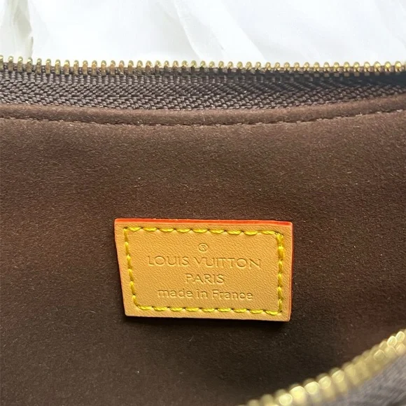 Liv Pochette Monogram [Copy] 1 left! - Picture 7 of 11